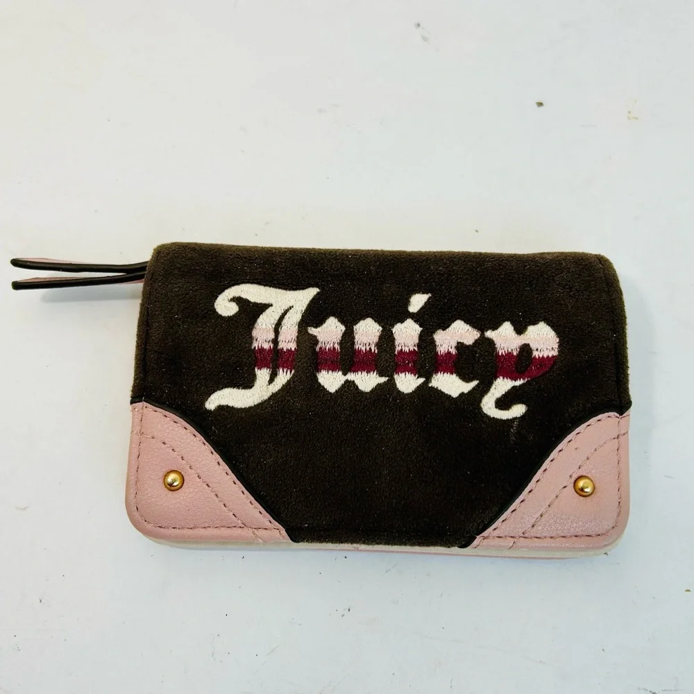 Juicy Couture Retro Vibe Slim Elongated Bifold Wallet, Chocolate / Dusty Blush
